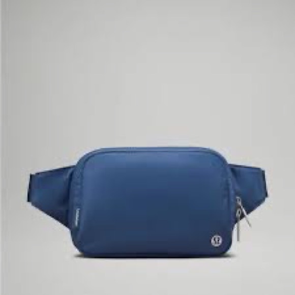 LULULEMON | ✨NEW✨ SOLD OUT color!!! Everywhere Belt Bag Large 2L in Pitch Blue 💙 - Picture 3 of 8